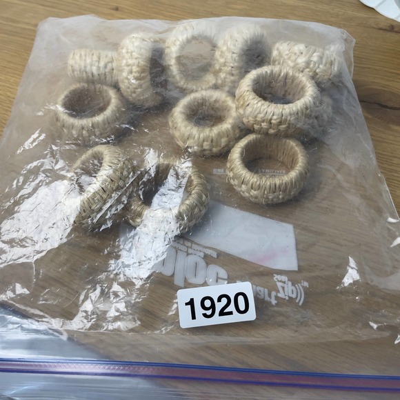 Vintage woven boho minimalist rattan woven napkin rings - Picture 5 of 5